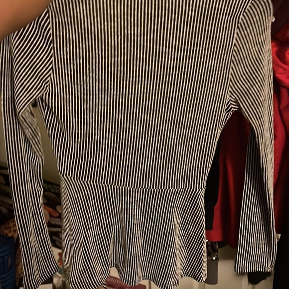 Cute black and white to wear out with the girls! - Picture 5 of 6